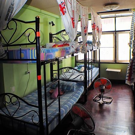 Wacky Fun Party Hostel กรุงเทพมหานคร ภายนอก รูปภาพ