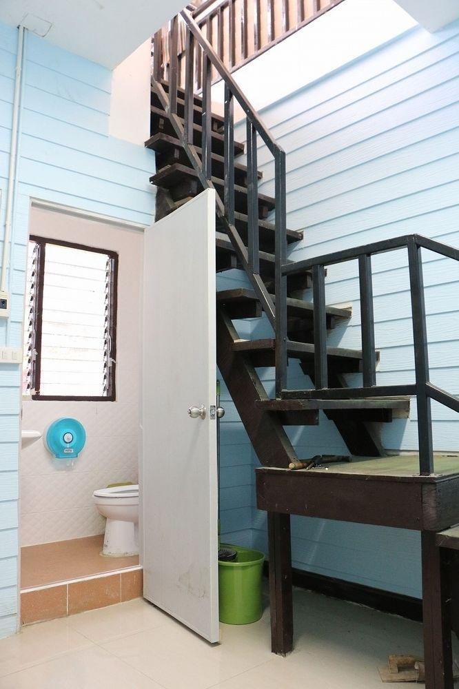 Wacky Fun Party Hostel กรุงเทพมหานคร ภายนอก รูปภาพ