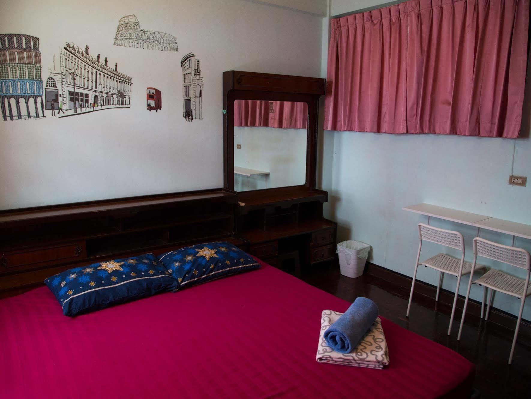 Wacky Fun Party Hostel กรุงเทพมหานคร ภายนอก รูปภาพ