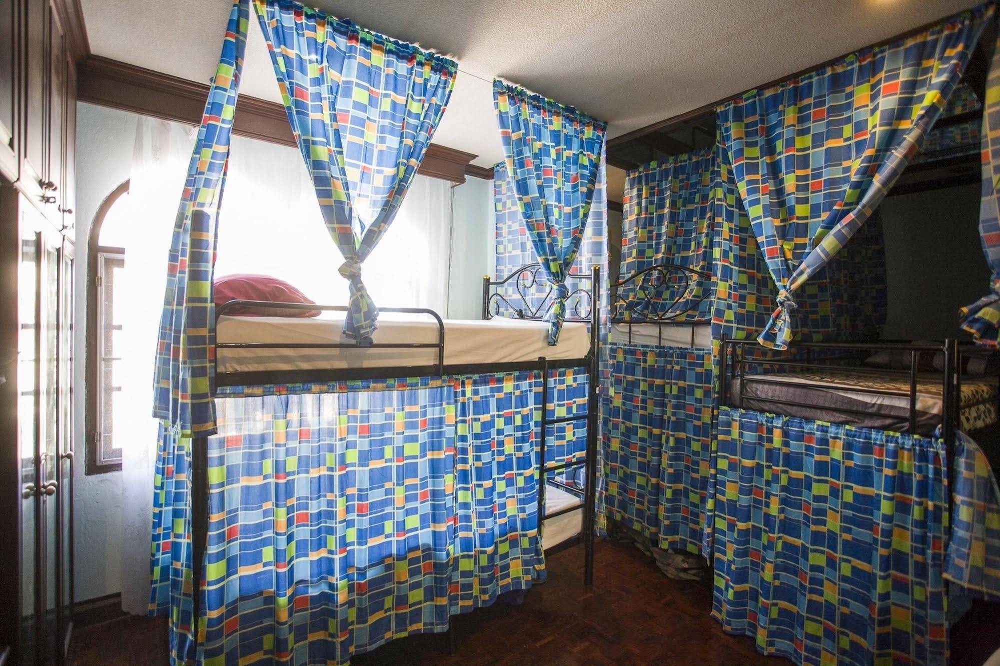 Wacky Fun Party Hostel กรุงเทพมหานคร ภายนอก รูปภาพ